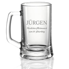 Load image into Gallery viewer, Bierkrug mit Gravur, personalisiert mit dem Namen und einem Spruch
