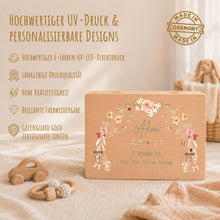 Load image into Gallery viewer, Erinnerungsbox Baby mit Deckel Motiv Blumenkranz personalisiert – Ansicht 4
