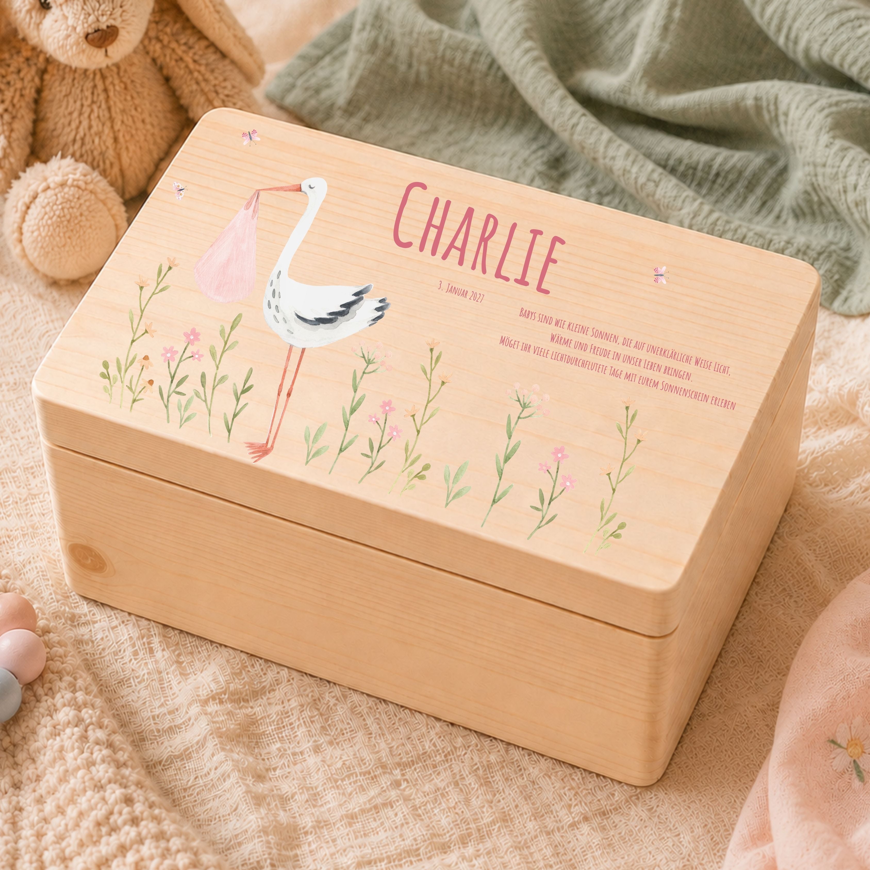 Erinnerungsbox Baby mit Deckel Motiv Storch Mädchen personalisiert – Ansicht 1