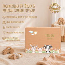Lade das Bild in den Galerie-Viewer, Erinnerungsbox Baby mit Deckel Motiv Bauernhoftiere personalisiert – Ansicht 4
