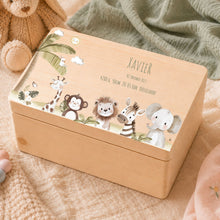 Load image into Gallery viewer, Erinnerungsbox Baby mit Deckel Motiv Safaritiere personalisiert – Ansicht 1
