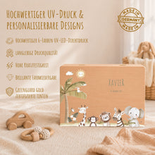 Load image into Gallery viewer, Erinnerungsbox Baby mit Deckel Motiv Safaritiere personalisiert – Ansicht 4
