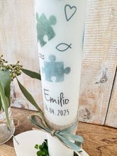 Load image into Gallery viewer, Kommunionkerze &quot; Ich bin ein Puzzleteil in Gottes Welt - Emilio &quot; - personalisiert
