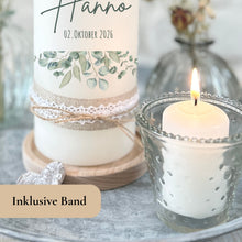 Lade das Bild in den Galerie-Viewer, Hochzeitskerze "Charlie" Blätterrahmen grün - personalisiert
