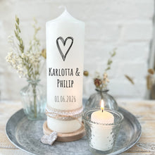 Lade das Bild in den Galerie-Viewer, Hochzeitskerze "Karlotta" Herz - personalisiert
