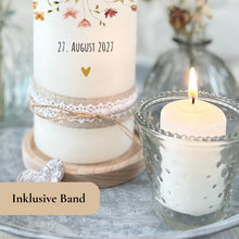 Charger l&#39;image dans la galerie, Hochzeitskerze &quot;Marietta&quot; Blumenkranz Kranz altrosa - personalisiert
