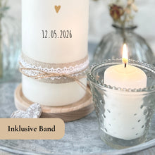 Lade das Bild in den Galerie-Viewer, Hochzeitskerze "Meike"  Herz gold - personalisiert

