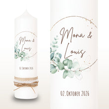 Charger l&#39;image dans la galerie, Hochzeitskerze &quot;Mona&quot; Kranz Eukalyptus gold - personalisiert
