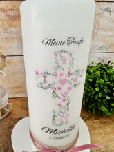 Lade das Bild in den Galerie-Viewer, Taufkerze &quot;Michelle&quot; Kreuz christliche Symbole - personalisiert
