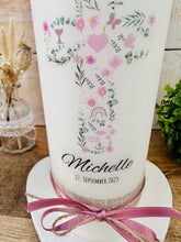 Lade das Bild in den Galerie-Viewer, Taufkerze &quot;Michelle&quot; Kreuz christliche Symbole - personalisiert
