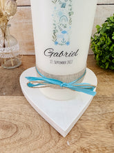 Load image into Gallery viewer, Taufkerze &quot;Gabriel&quot; Kreuz christliche Symbole - personalisiert
