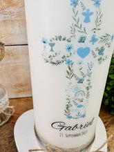 Load image into Gallery viewer, Taufkerze &quot;Gabriel&quot; Kreuz christliche Symbole - personalisiert
