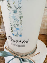Load image into Gallery viewer, Taufkerze &quot;Gabriel&quot; Kreuz christliche Symbole - personalisiert
