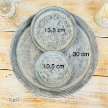 Lade das Bild in den Galerie-Viewer, Kerzenuntersetzer Kerzenteller &quot;Skandi Cookie&quot; Zink Metall
