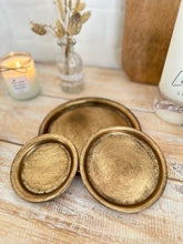 Load image into Gallery viewer, Candle coaster candle plate &quot;Kleo&quot; gold colored zinc metal
