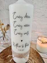 Lade das Bild in den Galerie-Viewer, Hochzeitskerze &quot;Kathie&quot; mit Spruch &quot;ewig dein-ewig mein-ewig uns&quot; - personalisiert
