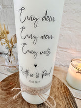 Lade das Bild in den Galerie-Viewer, Hochzeitskerze &quot;Kathie&quot; mit Spruch &quot;ewig dein-ewig mein-ewig uns&quot; - personalisiert
