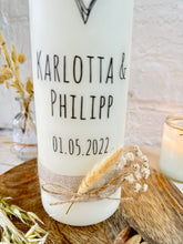 Lade das Bild in den Galerie-Viewer, Hochzeitskerze &quot;Karlotta&quot; Herz - personalisiert
