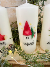 Load image into Gallery viewer, Adventskranz Kerzen &quot; Andi &quot; mit Zahlen &amp; weihnachtlichen Motiven 1-4 - Advent
