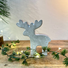 Load image into Gallery viewer, Beton Figuren Weihnachtsdeko
