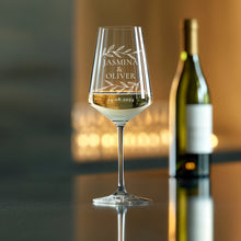 Charger l&#39;image dans la galerie, 2er Set Weinglas personalisiert mit Gravur - Hochzeitsgeschenke mit Name &amp; Datum Blätterranke &quot;Jasmina&quot; Leonardo

