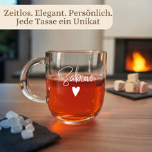 Lade das Bild in den Galerie-Viewer, Glastasse mit Gravur Herz klassisch – Ansicht 5
