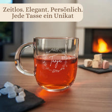 Lade das Bild in den Galerie-Viewer, Glastasse mit Gravur – Ansicht 5
