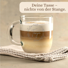 Lade das Bild in den Galerie-Viewer, Glastasse mit Gravur – Ansicht 6
