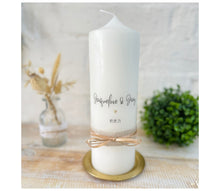 Lade das Bild in den Galerie-Viewer, Hochzeitskerze &quot;Meike&quot; Mini Herz gold - personalisiert
