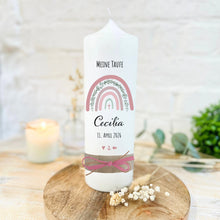 Lade das Bild in den Galerie-Viewer, Taufkerze &quot;Cecilia&quot; Eukalyptus Regenbogen - personalisiert
