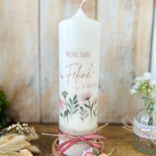 Lade das Bild in den Galerie-Viewer, Taufkerze &quot;Feline&quot; Wal hell blau mit christlichen Symbolen - personalisiert
