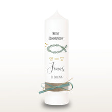 Lade das Bild in den Galerie-Viewer, Kommunionkerze &quot;Jonas&quot; Eukalyptusfisch - personalisiert
