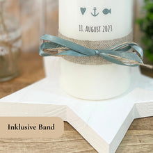 Load image into Gallery viewer, Taufkerze "Laurenz" Sterne Regenbogen - personalisiert
