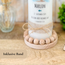 Lade das Bild in den Galerie-Viewer, Taufkerze &quot;Marlon&quot; Wal hell blau mit christlichen Symbolen - personalisiert
