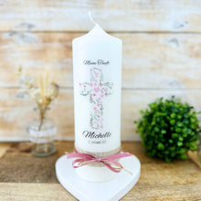Lade das Bild in den Galerie-Viewer, Taufkerze &quot;Michelle&quot; Kreuz | christliche Symbole | Rosa - personalisiert
