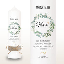 Lade das Bild in den Galerie-Viewer, Taufkerze &quot;Vera&quot; Eukalyptuskranz - personalisiert
