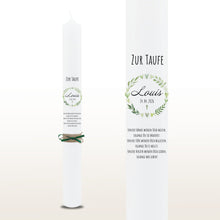 Lade das Bild in den Galerie-Viewer, Taufkerze "Louis" Blätterherzenkranz - personalisiert
