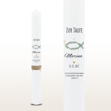 Lade das Bild in den Galerie-Viewer, Taufkerze &quot;Marina&quot; Eukalyptusfisch Spruch - personalisiert
