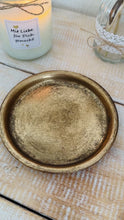 Load and play video in Gallery viewer, Candle coaster candle plate &quot;Kleo&quot; gold colored zinc metal
