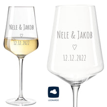Lade das Bild in den Galerie-Viewer, 2er Set Weinglas personalisiert mit Gravur - Hochzeitsgeschenke mit Name &amp; Datum &quot;Nele&quot; Leonardo
