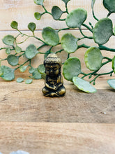 Lade das Bild in den Galerie-Viewer, Buddha Figur Statue &quot;MINI BUDDHA LOVE&quot; vers. Farben 6cm Handmade
