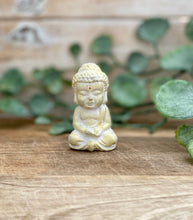 Charger l&#39;image dans la galerie, Buddha Figur Statue &quot;MINI BUDDHA LOVE&quot; vers. Farben 6cm Handmade
