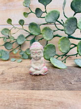 Lade das Bild in den Galerie-Viewer, Buddha Figur Statue &quot;MINI BUDDHA LOVE&quot; vers. Farben 6cm Handmade
