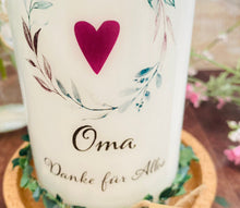 Lade das Bild in den Galerie-Viewer, Geschenk Kerze &quot;Daggi&quot;- *Oma Danke für Alles* - Rückseite personalisierbar
