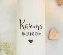 Load image into Gallery viewer, Geschenk Kerze &quot;Karma regelt das schon&quot; Yogakerze schwarz
