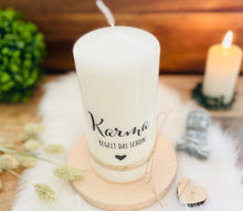 Load image into Gallery viewer, Geschenk Kerze &quot;Karma regelt das schon&quot; Yogakerze schwarz
