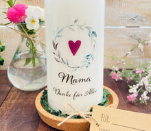 Load image into Gallery viewer, Geschenk Kerze &quot;Mama&quot; zum Muttertag Blätterkranz
