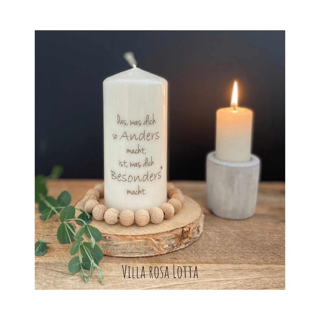 Geschenk Kerze mit Spruch „Besonders Anders“ Mitbringsel - Rückseite personalisierbar