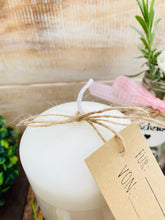 Lade das Bild in den Galerie-Viewer, Geschenk Kerze &quot;und am Ende ergibt alles einen Gin&quot;
