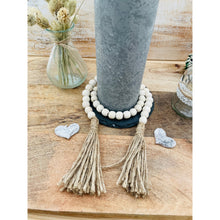 Load image into Gallery viewer, Holzperlenkette &quot;BONO&quot; mit Quaste / Tassel Boho Ibiza Stil Kerzenkranz
